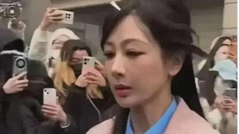 生图流出，杨紫法令纹惊现街头，真实状态竟是？