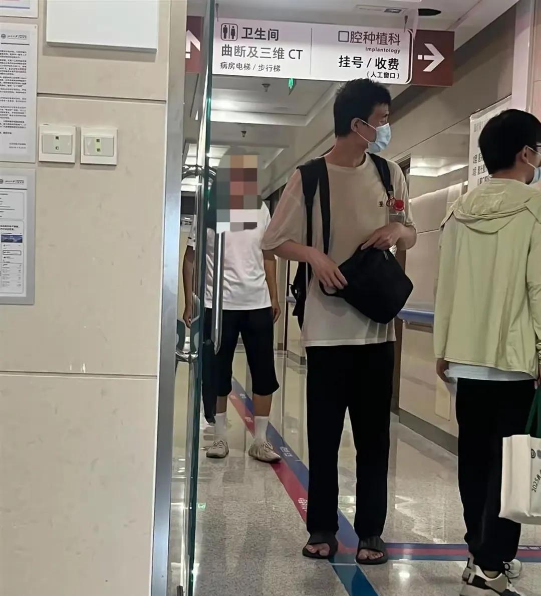 7月9日是个很平常的人，可是，有网友发贴，偶遇一个不寻常的人“北大韦神”。韦神是