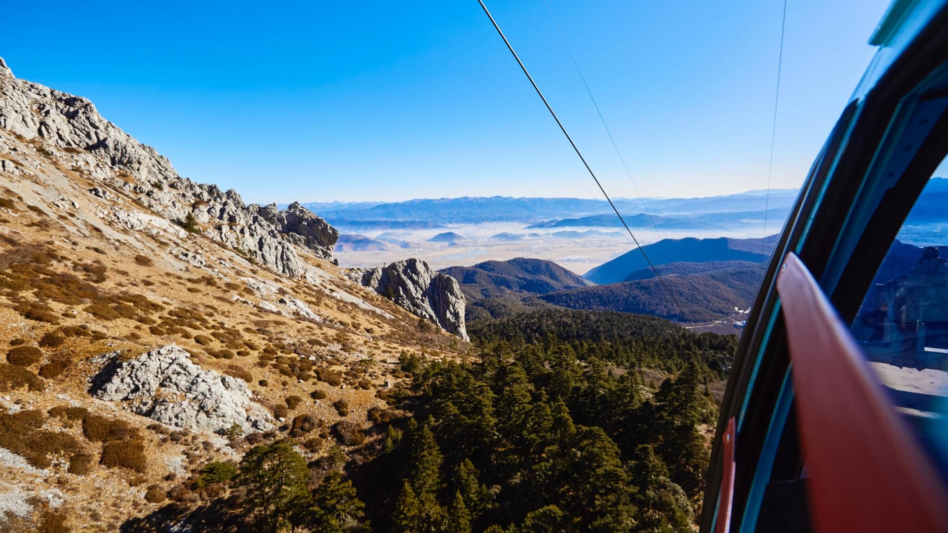迪庆石卡雪山，这里有亚洲最长索道，在山顶可以俯瞰八大神山