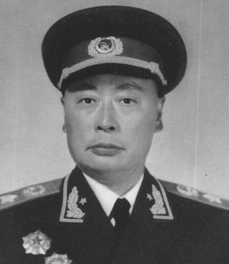 1947年2月13日，郝鹏举被押到临沂，会见陈毅司令员。几天来的俘虏生活，已使郝