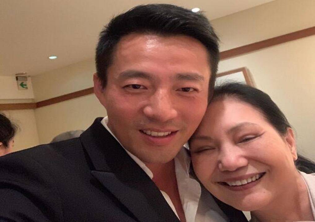 S妈她老人家多虑了，孩子幸福是有目共睹的。全世界的孩子都是妈妈生的，不是从石头缝