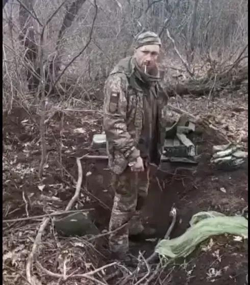 乌克兰人那些可歌可泣的抗敌事迹！
海军陆战队员维塔利·斯卡坤，为阻断俄军坦克进攻