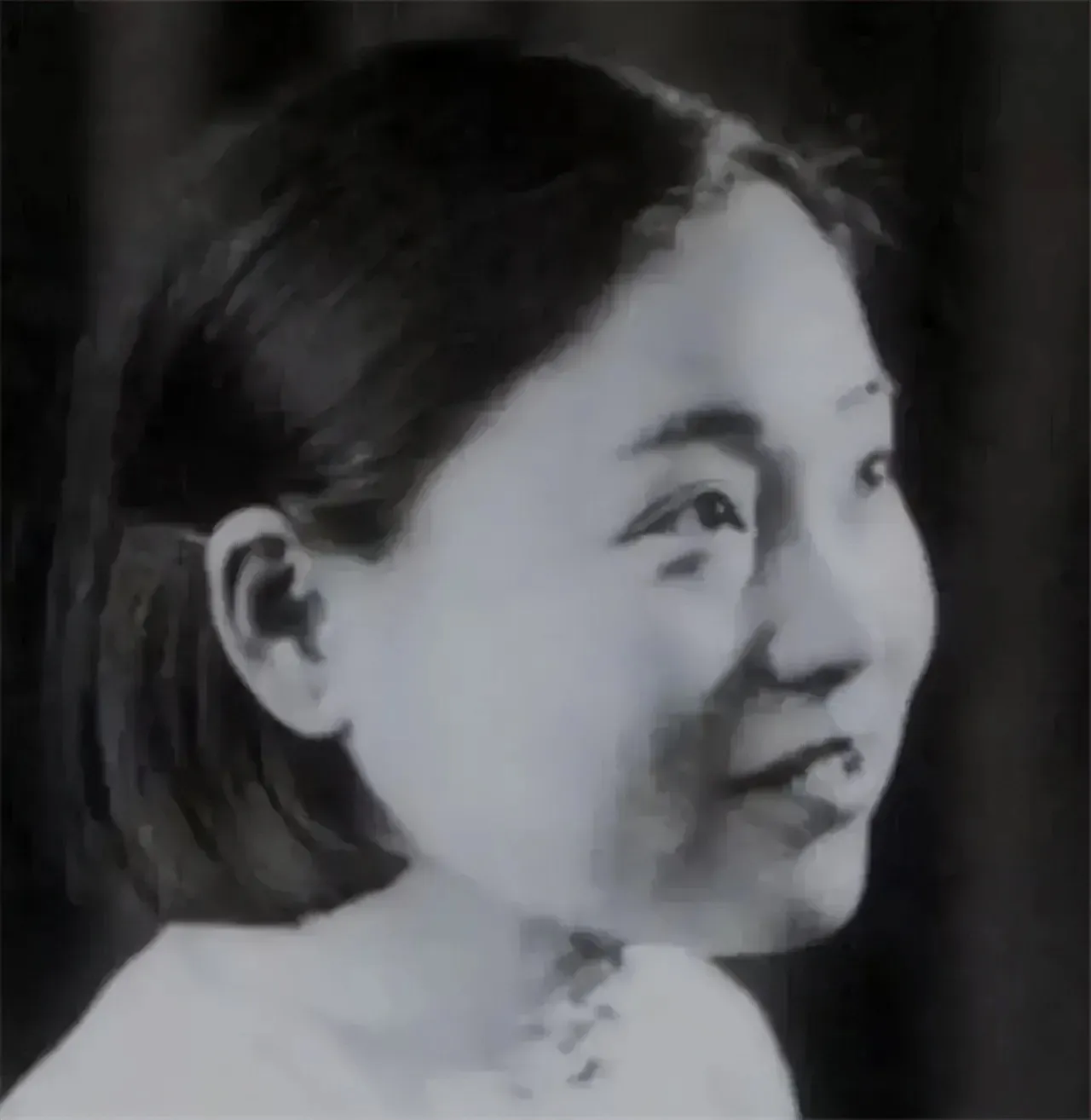 1925年，苏州潘家掌门人潘祖年，病危前屏退众人，独独将20岁的孙媳妇留在屋里，