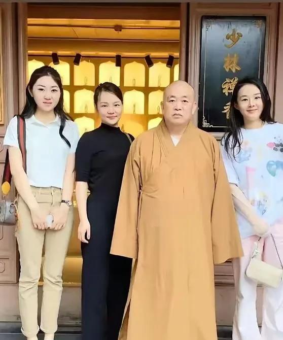 少林寺方丈释永信和他的女信徒们