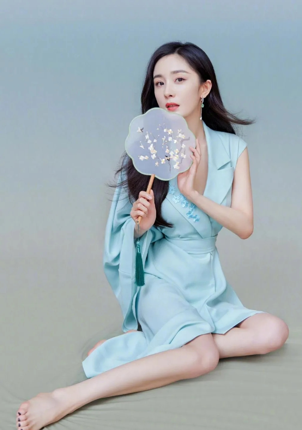 杨幂演艺生涯回顾











你敢相信吗？童星出道的杨幂，一路走来，星