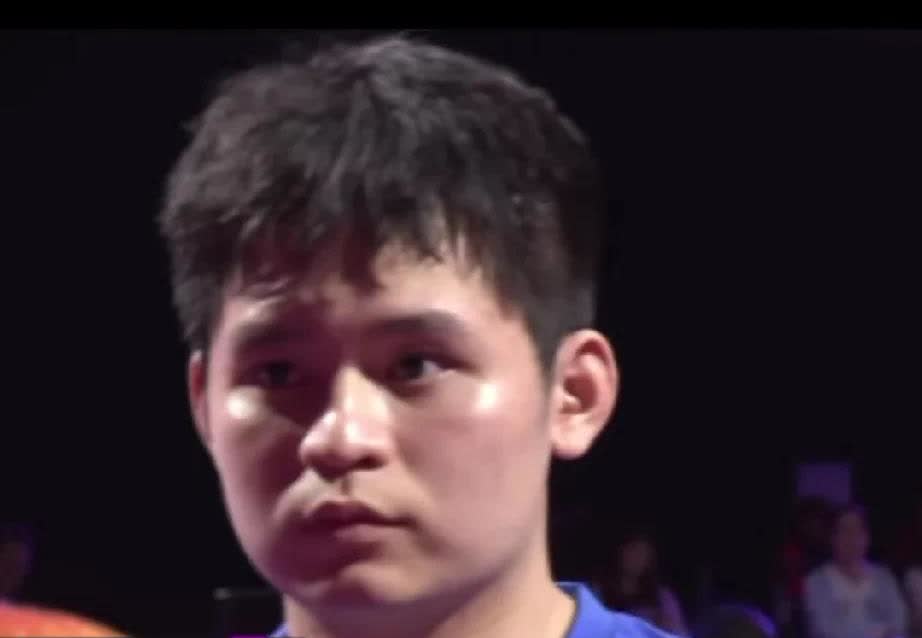 林诗栋输了，就剩向鹏和王楚钦了，
看林诗栋这表情，很难受，竞技体育太伤了。今天