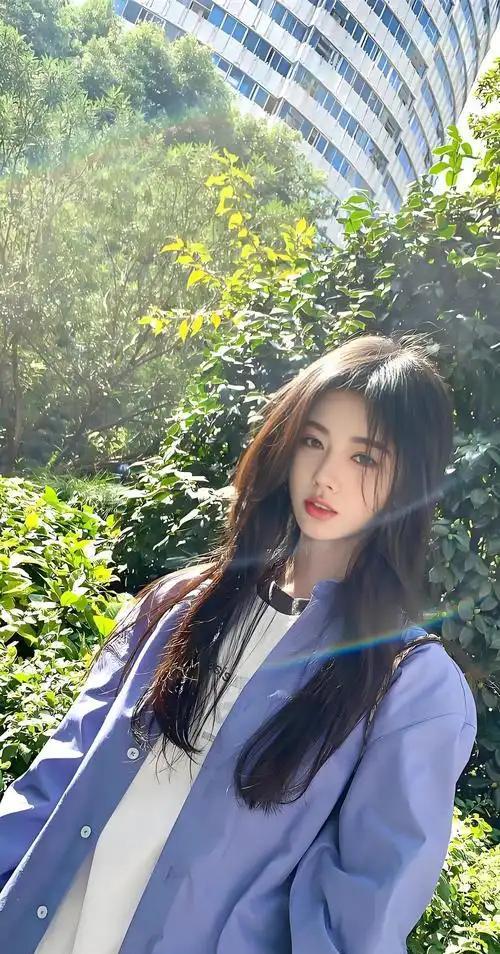 不得不说，鞠婧祎真的是当之无愧的最上镜女星！“四千年一遇美女” 的称号名不虚传。