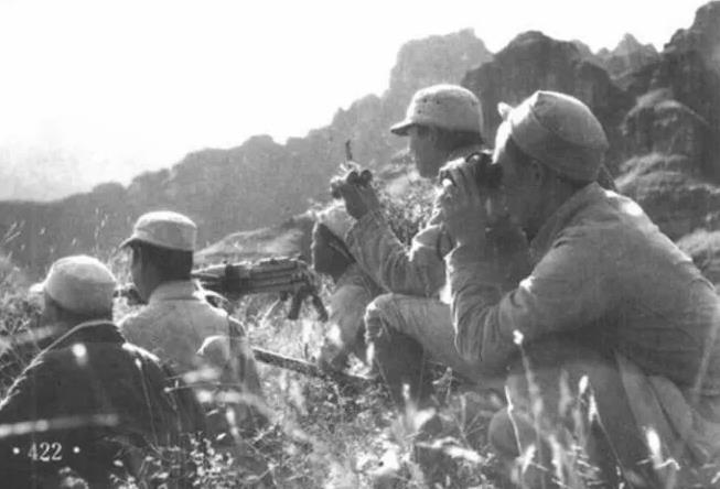 1942年正月十三，山西汾阳三道川下着大雪，北山半山腰传来一阵爆炸声。

八路军