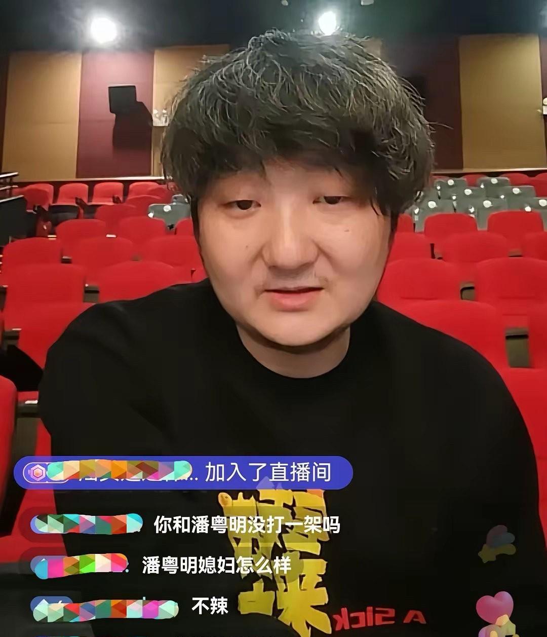 一直很好奇
丑男为什么总配美女？
看了王大治的直播，我有点明白了，48岁的他，虽