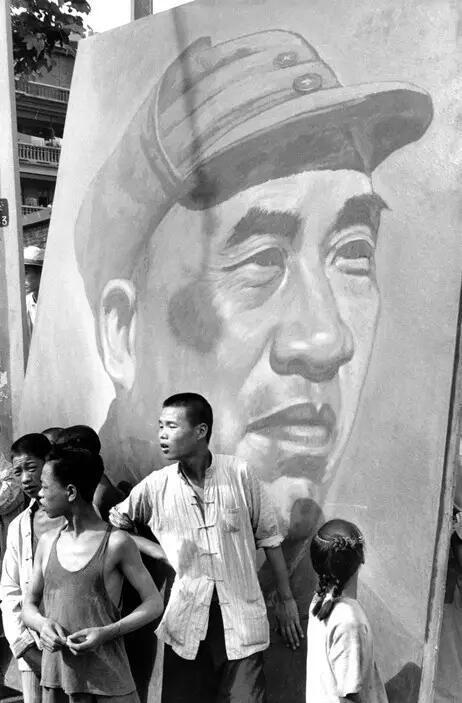 1949年的中国！那个时代的小孩，现在都是老爷爷老奶奶呢！
