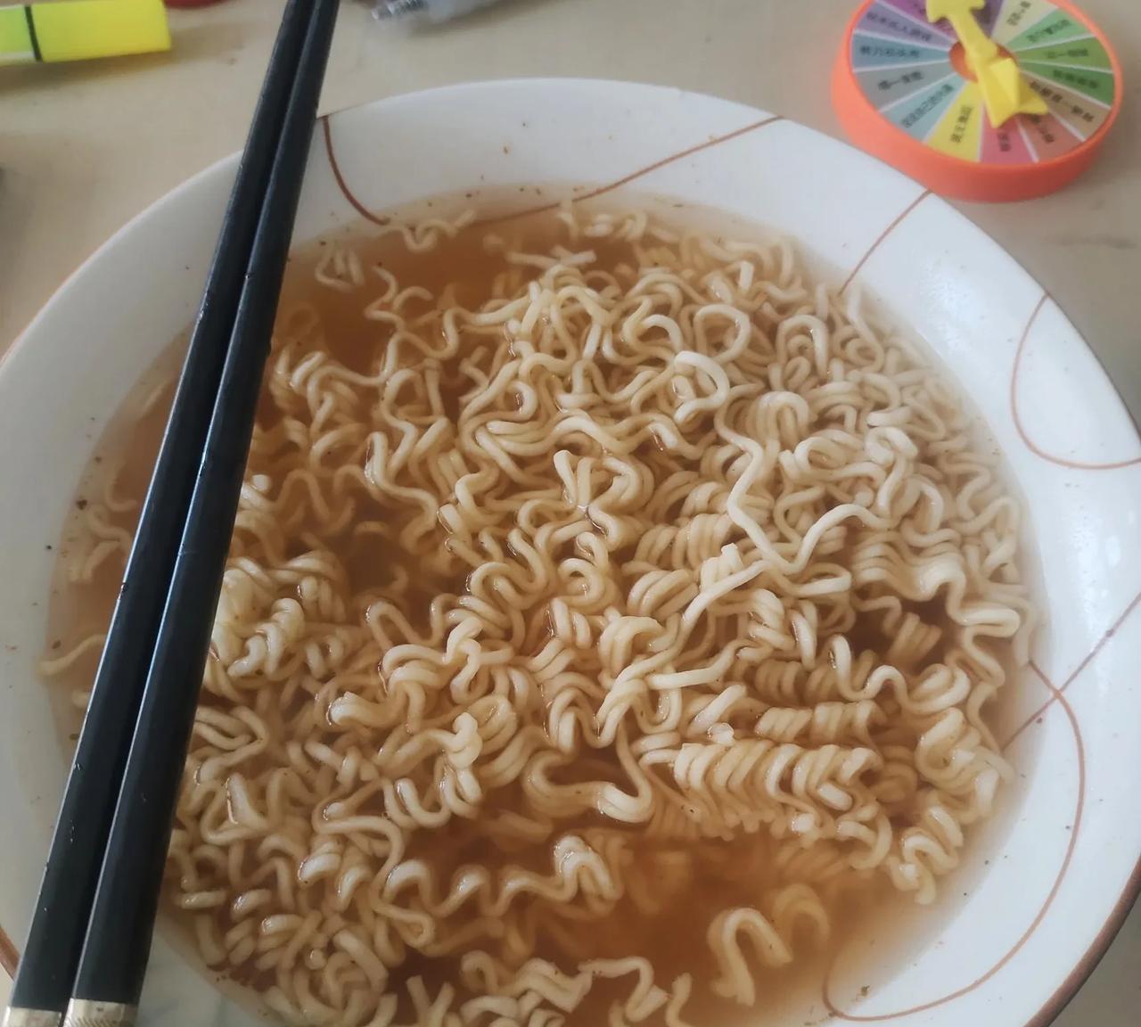 有谁知道，快递单下面的扫码多少元的是不是骗子群？我想进去玩玩。
      说实