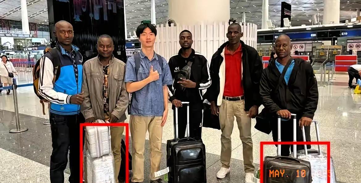 这不是杀一儆百，而是依规办事。对那些不听劝、借事生非的留学生取消学籍完全正确。