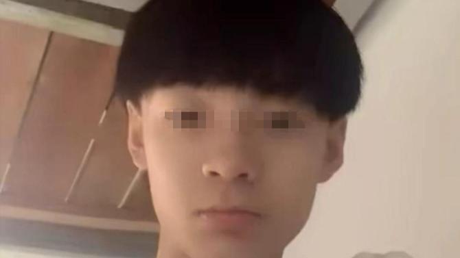 心疼！18岁抗癌少年病逝，临终前瘦到皮包骨，妈妈哭到双眼红肿