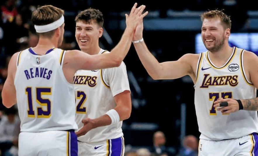 拉拉维亚无球打法完美适配湖人，三连胜当立头功！湖人休赛期签约效果远超预期！
湖人