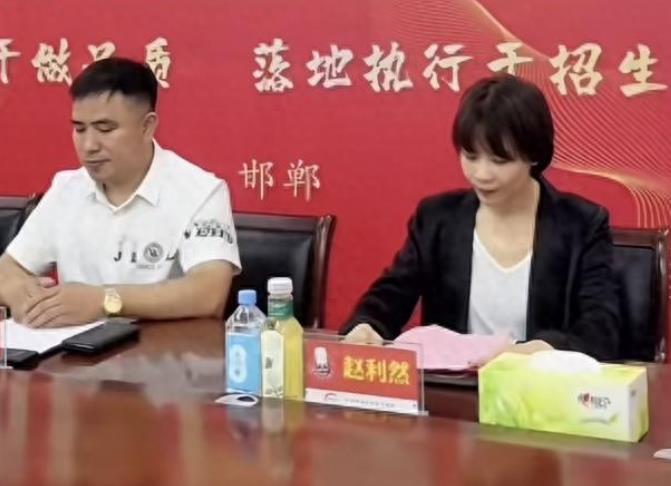 36岁邯郸网红赵利然去世，是都市新语总监。
 
热情漂亮的一个女人，看着生意越做
