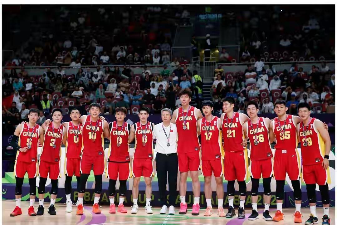 广东全运会男篮不是现役国手最多的球队。有一支球队比广东和四川还多一名现役国手。这