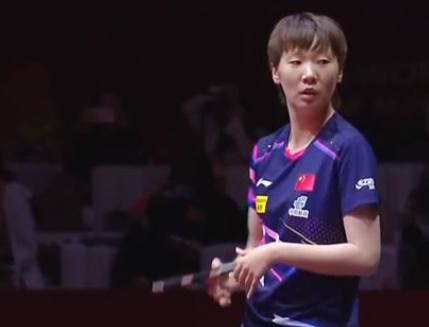 孙颖莎4 - 3险胜王曼昱 世乒赛卫冕 世界第一再添一冠