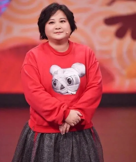 2019年，首次当导演的贾玲找徐峥，对他说：“哥，我想拍一部电影，可以帮我做一下