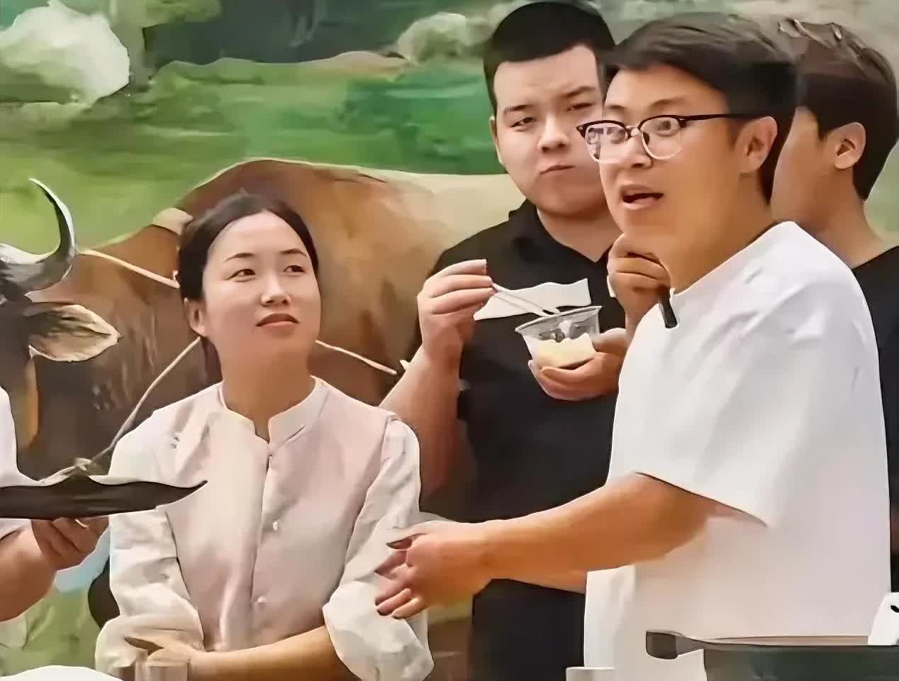 菲利要引起粉丝的公愤了！！！
三剑客解体真正的原因是小刘一家导致的吗？
有个