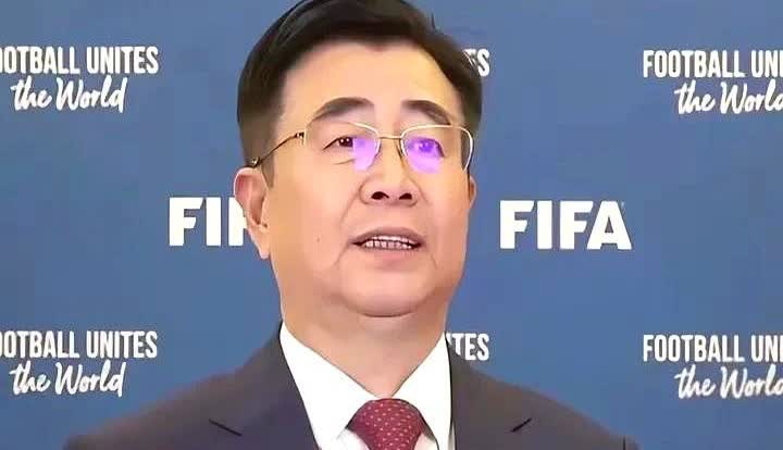 “备案”两个字刚落地，村超球场就刷满“滚”。
足协在国务院31号发文后立刻加码