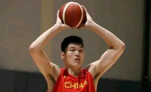 别把刘传兴与球场上的那些恶人划等号。
我对刘传兴的印象是：魁梧、强悍、面善、憨厚