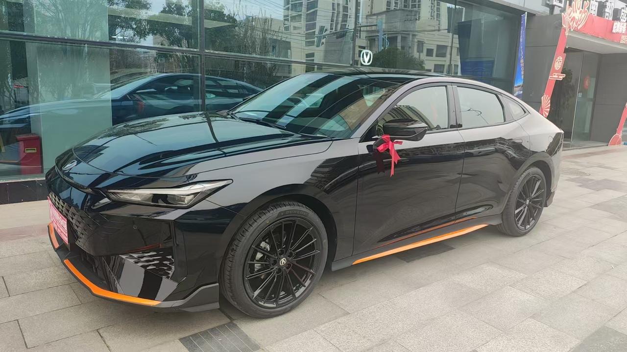 长安UNI-V25款首批车主来啦

开了一个星期了，谈一下感受，因为我基本上都是