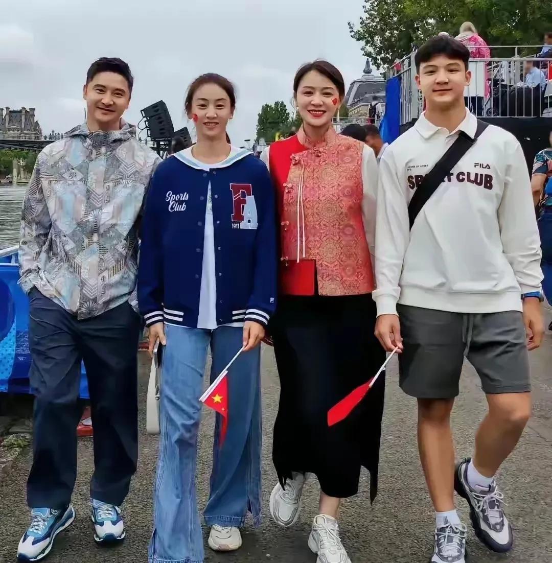 颜值高，演技派的一家人，认出是谁了吗？