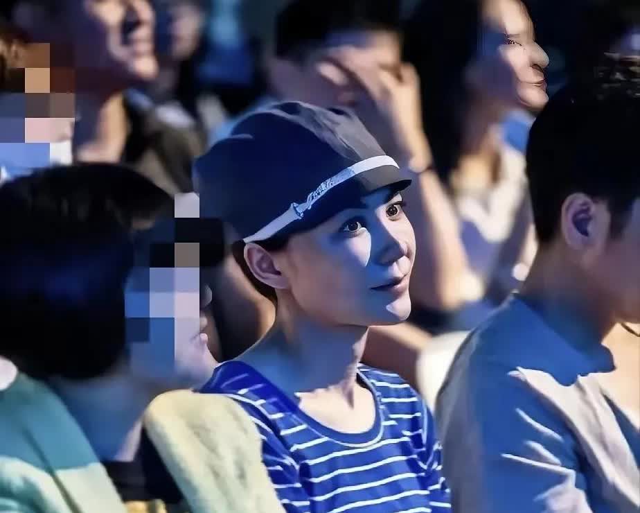 所以说王菲既不讨好狄波拉，对于谢霆锋永远的偶像谢贤也不讨好呢。从谢霆锋在演唱会上
