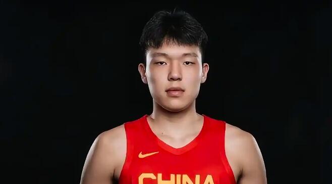 中国篮协为何让杨瀚森错过亚洲杯？这背后有哪些考量？
中国男篮队员杨瀚森将不会参加
