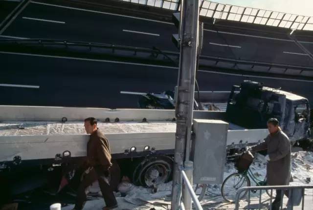 走，上班去！（1995年阪神大地震后的神户）