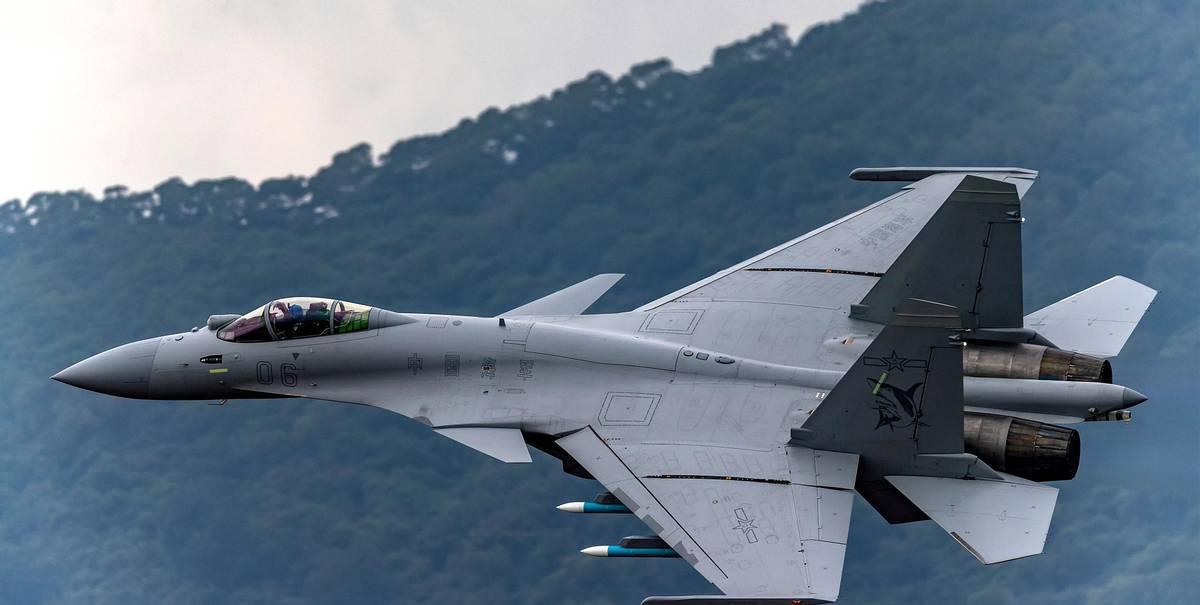 歼15T上了福建舰，重型机统治力让美方感叹：可惜不在美军手中。
20年后回看，2