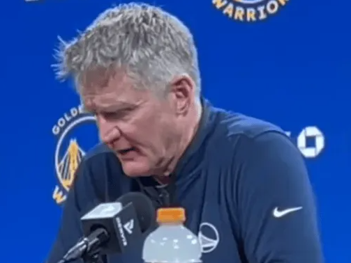 NBA常规赛，勇士94-13不敌雷霆。赛后，勇士主帅科尔接受了记者采访。
记者：