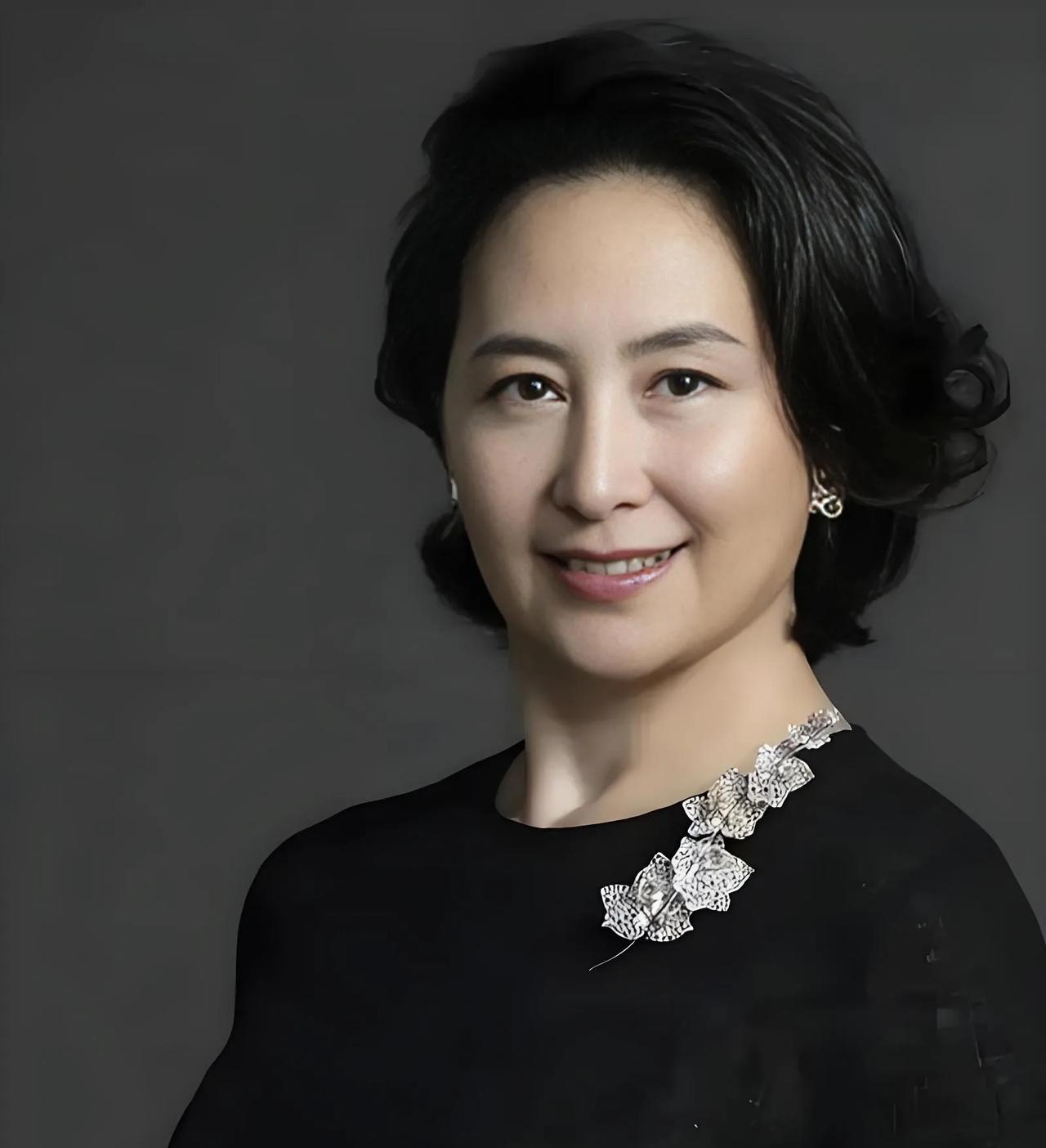 这个时代的杰出女性代表:董明珠、孟晚舟、宗馥莉、何超琼。
一个是单枪匹马打天下，