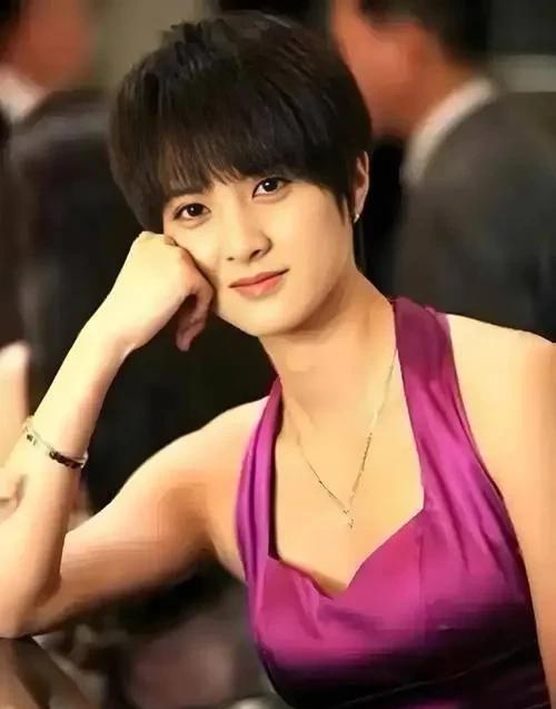 隋俊波出名后给舅舅、姑姑、阿姨、妹妹都买了房子，因为隋俊波从小家里经济状况一直很