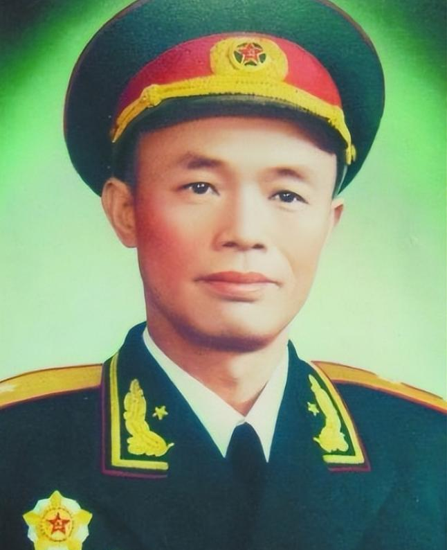 1967年，钟伟被人装进了麻袋里，被丢进湖水中，他拼命的挣扎，最终挣脱开了麻袋上