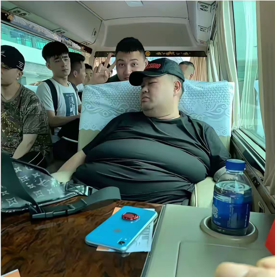 看来郭老师说的没错，买两张，都靠窗
