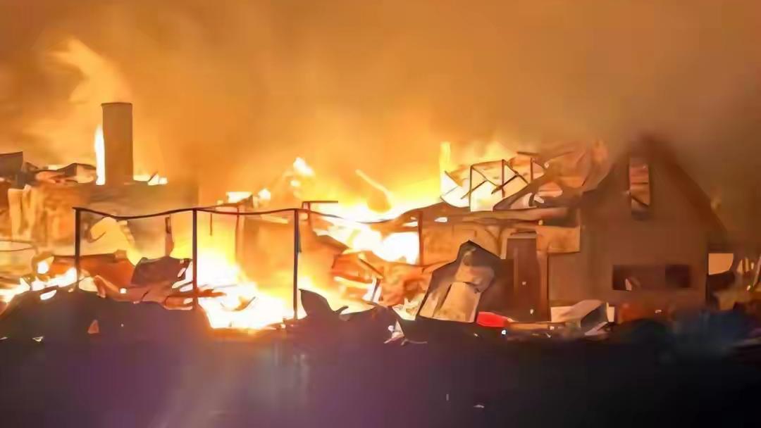 俄乌大战如此激烈，乌军后方搞颁奖典礼，谁料被俄军导弹一窝端了