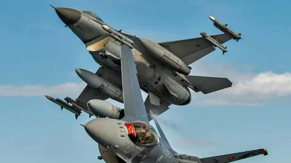 F-16和苏-30谁更强，印巴战机对决暗藏美俄较量，边境擦枪走火会怎样？
