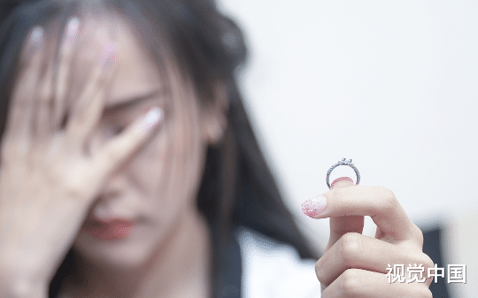 我爱你时你弃如敝履，我报仇时你跪求真心