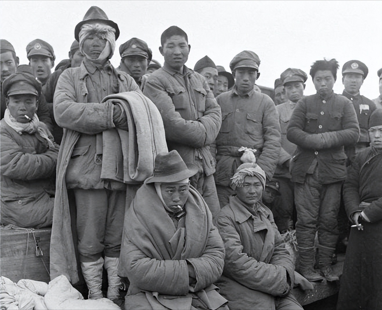 1947年8月，国民党驻盐城的师长李铁民下令将城内一百多地下党杀害，少将韩君明劝