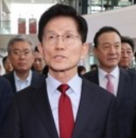韩国国民力量党总统候选人金文洙迎来强力外援，保守阵营209名前议员集体发声警告该