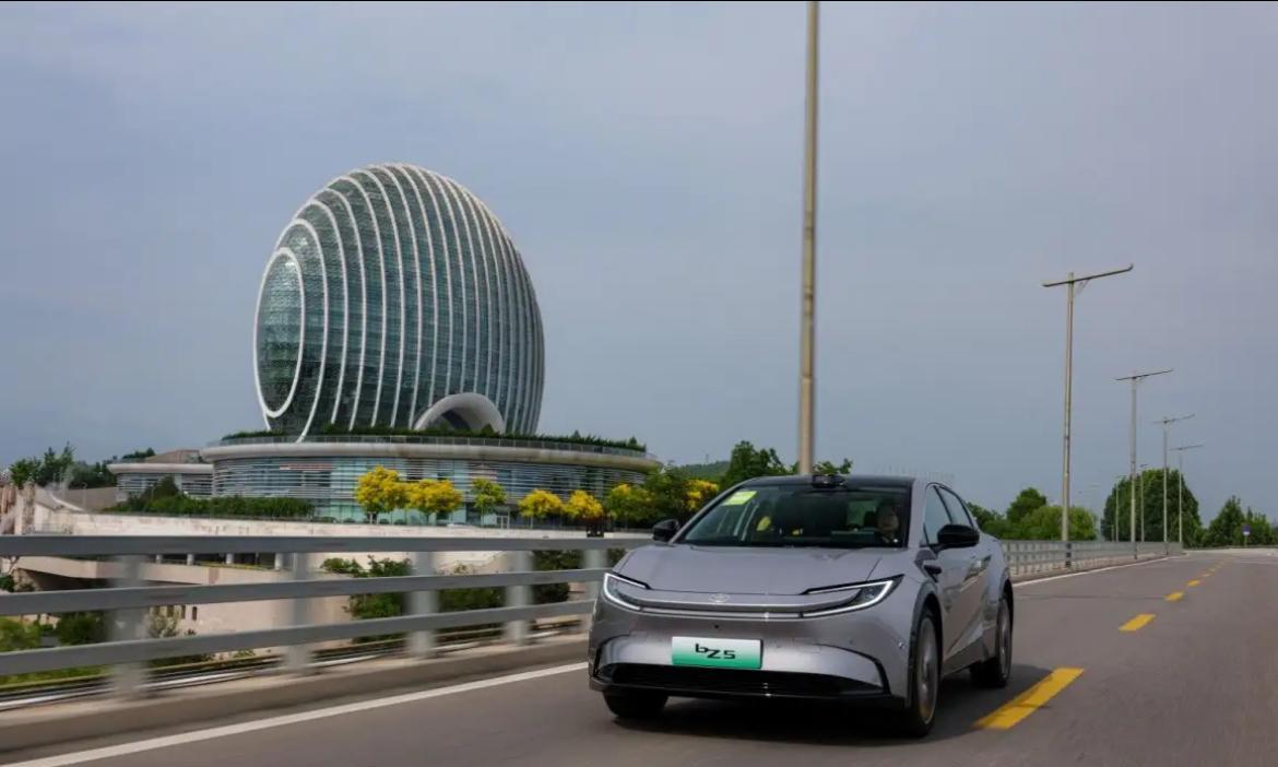 #头号新车#老公想买油动的，老婆想买电动的，两口子差点打起来！这怎么弄？
到底哪