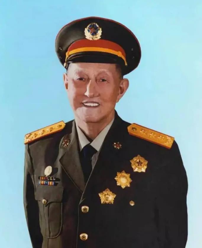 1965年秋天，毛主席在武汉问了韩先楚一句话：“洪麻子怎么样？”韩刚说完洪学智还