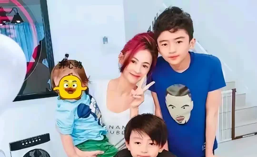 张柏芝三儿子已7岁，对谢霆锋的称呼已无法再回避，有人透露信息