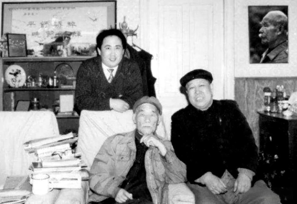 1978年，原华北军区副参谋长孙毅中将外出理发，理完发后感觉还太长，让理发师再给