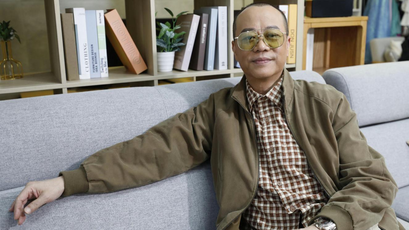 欧阳震华自曝角逐艾美奖惊魂，带状疱疹发作险错过颁奖礼