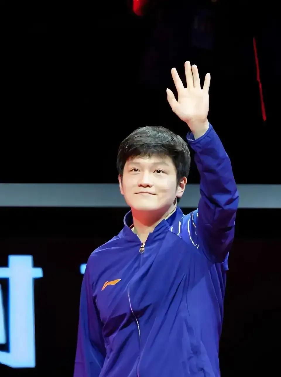 2024年乒超结束时，樊振东的挥手告别，沉重而无奈，那时他正经历退出WTT的舆论
