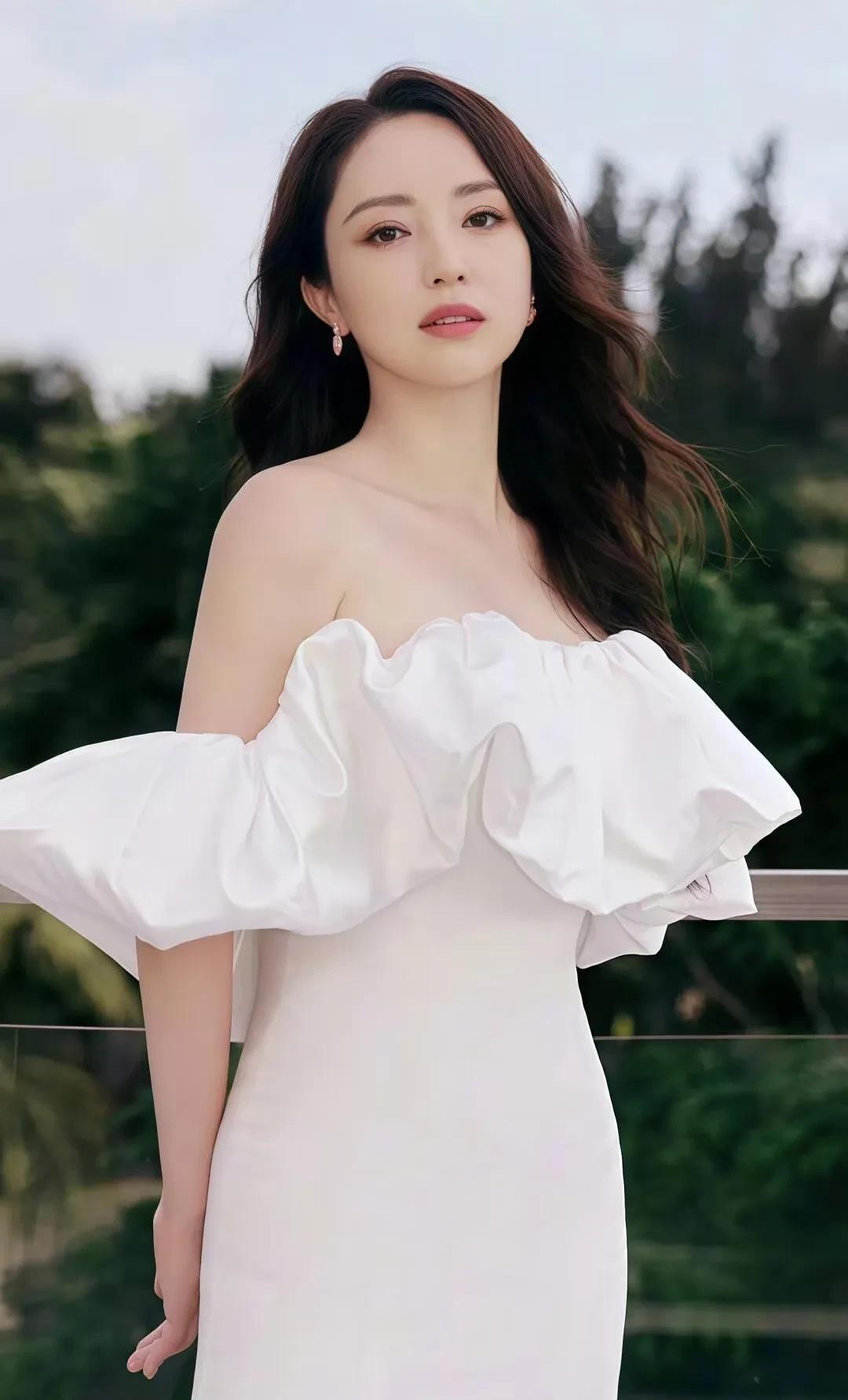 我男同事问我：像董璇这样长得漂亮，还没/脑！子的富婆多吗？
我沉默了一会说：像她