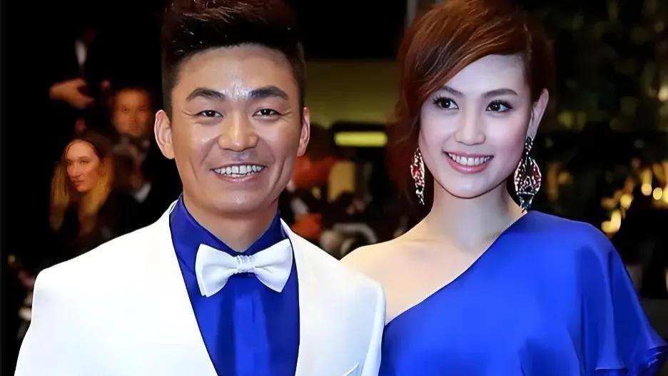 王宝强送走马蓉又遇冯清，兜兜转转离不开“马”，但他并不可怜