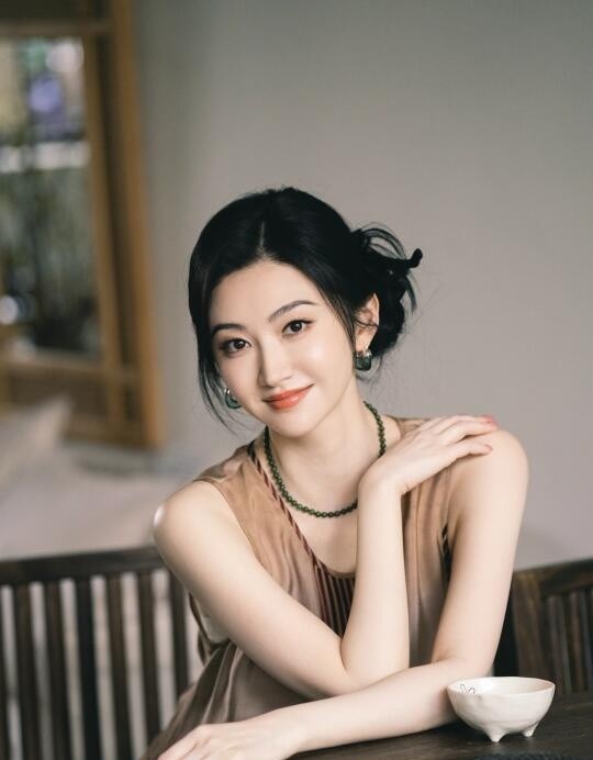 掉落景甜的美照，请接收～
又是被姐姐迷倒的一天～